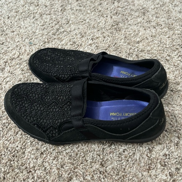 Sketchers relaxed fit memory foam slip on shoes - Picture 6 of 7
